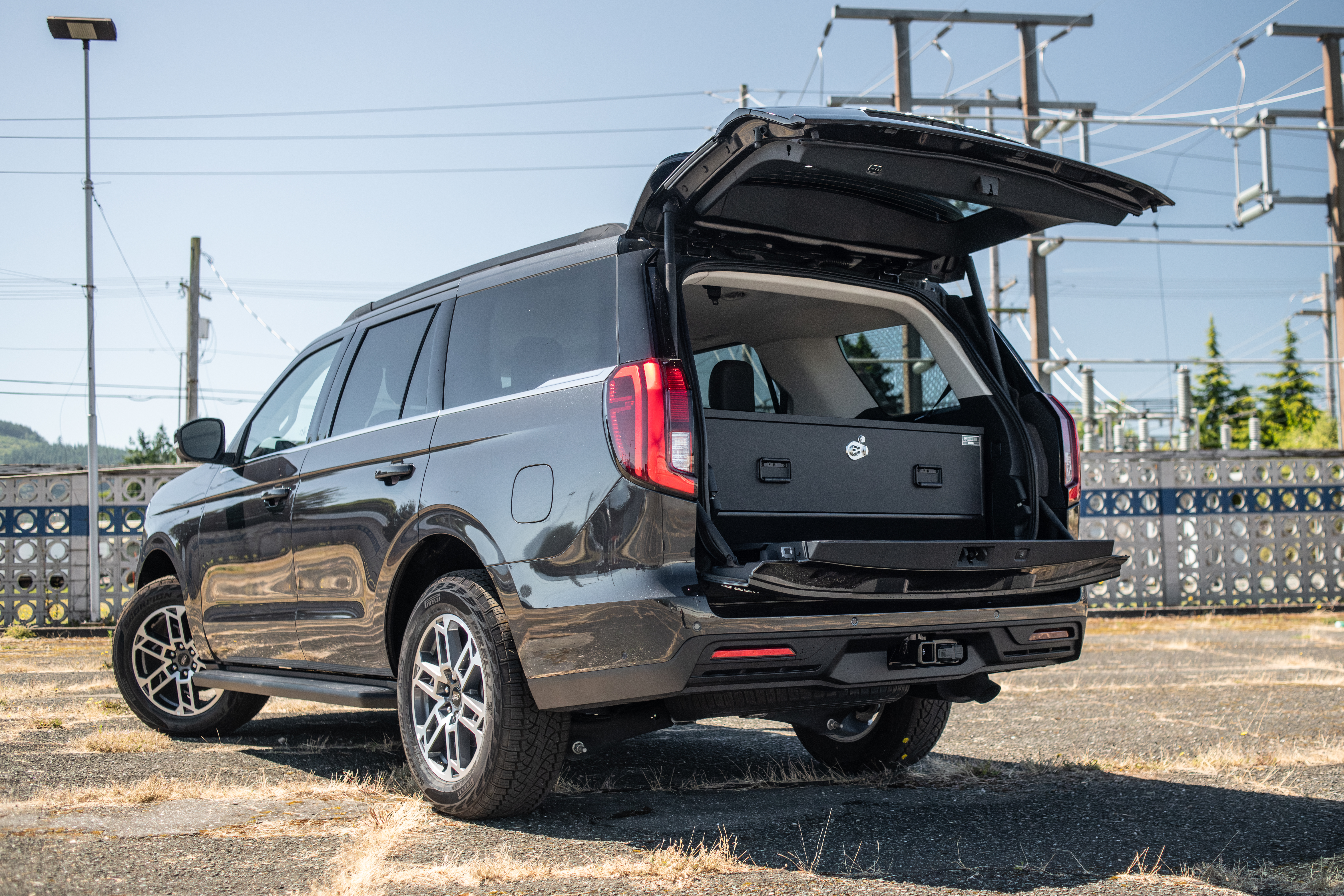 2025 Ford Expedition with 1 Drawer TruckVault System