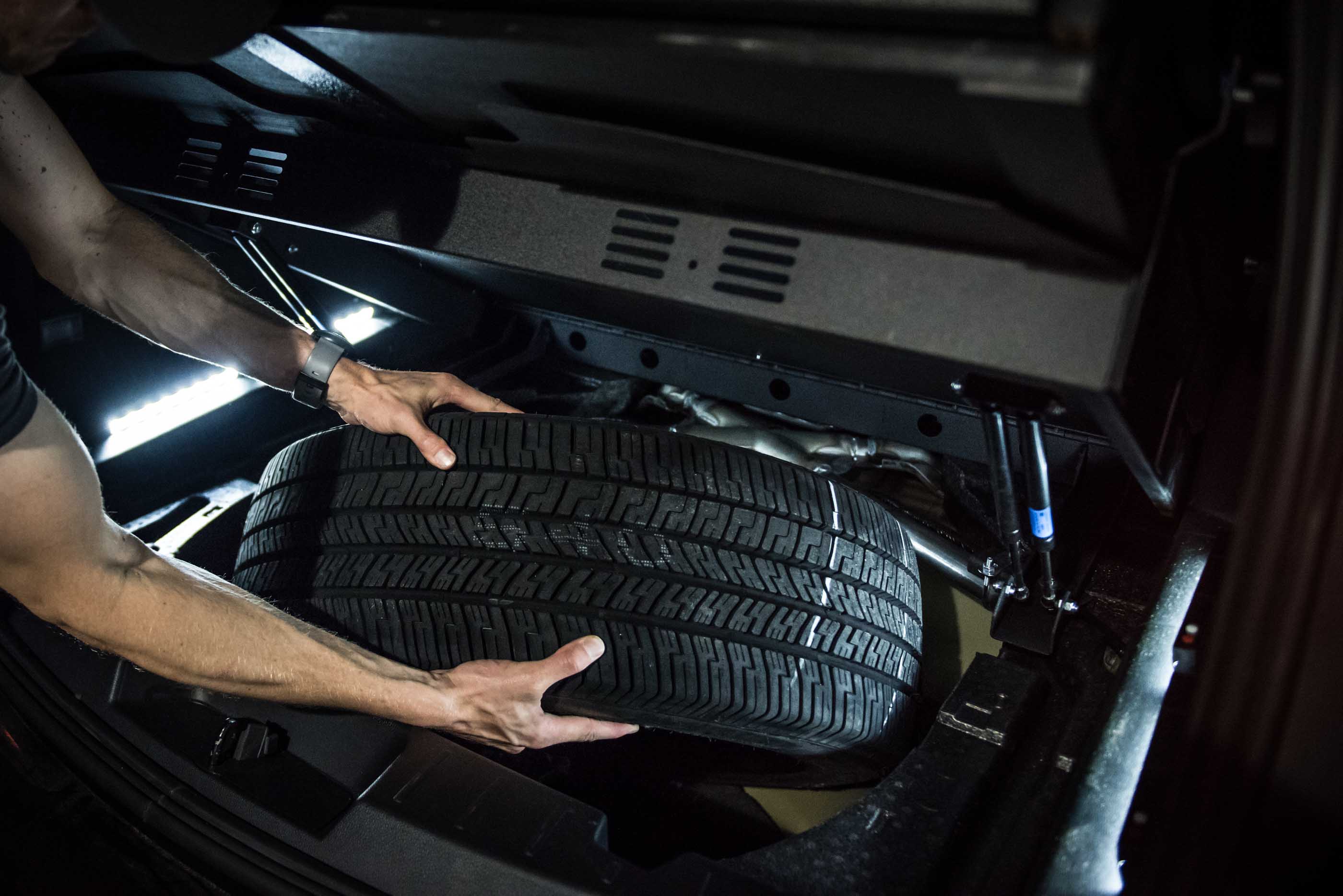 SUVseries_ElevatedLine_LiftSystem_2017_Ford_Explorer